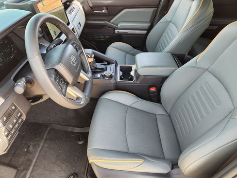 Used 2025 Toyota Tacoma Trailhunter image 17