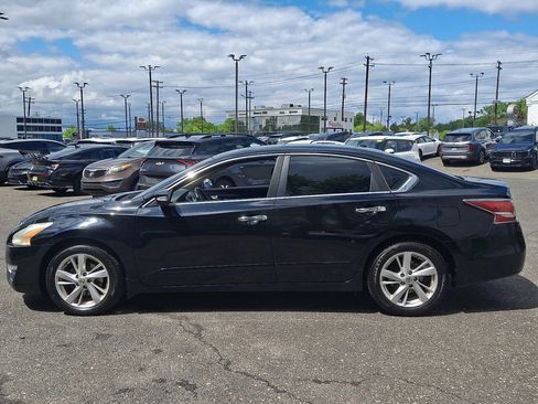 Used 2014 Nissan Altima 2.5 SV w/ Convenience Package FWD image 2