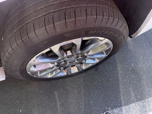 Used 2023 GMC Acadia Denali AWD/4WD image 5