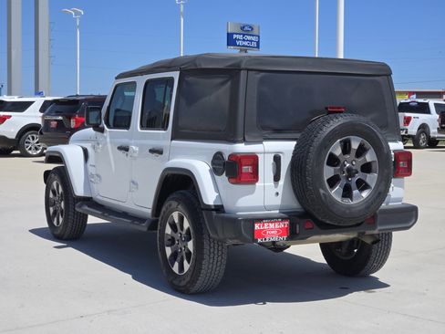 Used 2018 Jeep Wrangler Unlimited Sahara AWD/4WD image 5