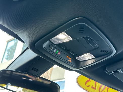 Used 2023 Chevrolet Traverse LT image 26