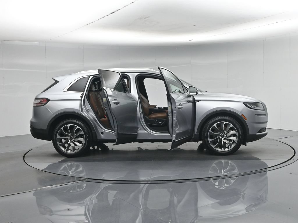 Used 2023 Lincoln Nautilus Reserve FWD image 4