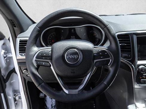 Used 2018 Jeep Grand Cherokee Altitude AWD/4WD image 12