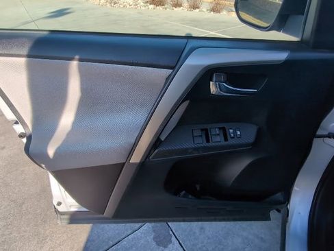 Used 2014 Toyota RAV4 XLE image 9