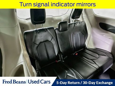 Used 2024 Chrysler Pacifica Touring-L FWD image 32