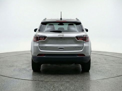 Used 2025 Jeep Compass Latitude AWD/4WD image 7