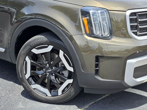 Used 2023 Kia Telluride S FWD image 9