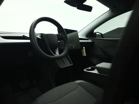 Used 2026 Tesla Model Y 2WD image 48