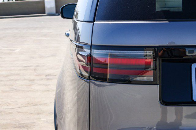 Used 2025 Land Rover Discovery Dynamic SE AWD/4WD image 7