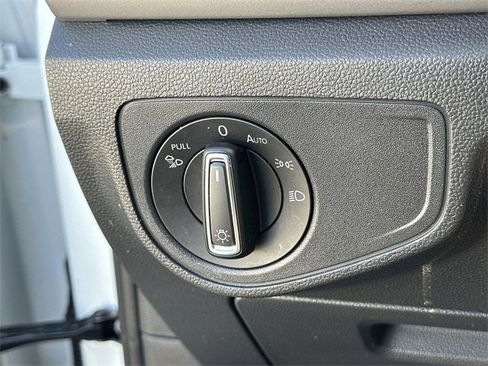 Used 2020 Volkswagen Atlas Cross Sport SE w/ Panoramic Sunroof Package image 16