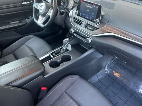 Used 2025 Nissan Altima 2.5 SV FWD image 15