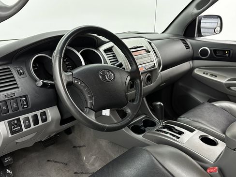 Used 2010 Toyota Tacoma PreRunner image 8