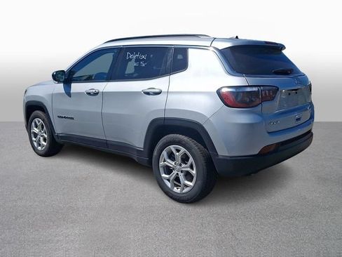 Used 2024 Jeep Compass Latitude AWD/4WD image 6