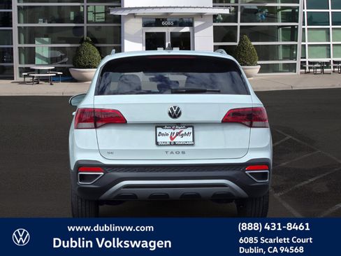 Certified 2023 Volkswagen Taos SE w/ Panoramic Sunroof Package FWD image 5