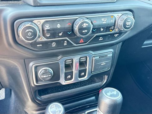 Used 2021 Jeep Wrangler Sport image 17