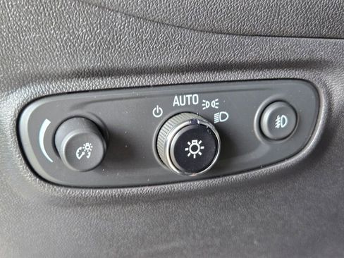 Used 2024 Chevrolet Equinox Premier image 37