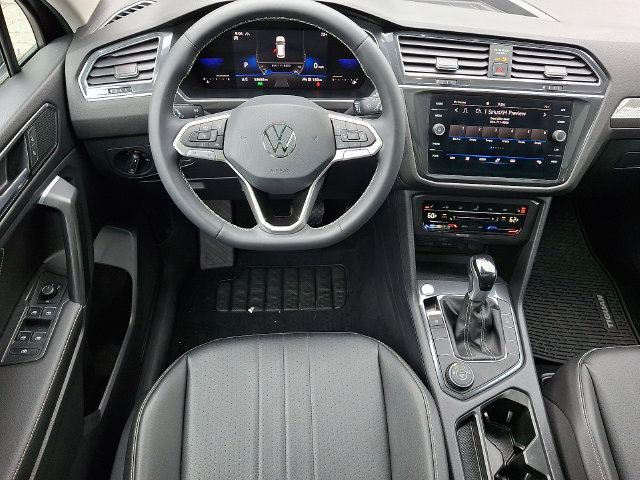 Used 2022 Volkswagen Tiguan SE AWD/4WD image 12