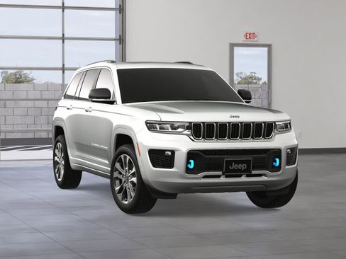 New 2024 Jeep Grand Cherokee Overland w/ Trailer Tow Package image 8