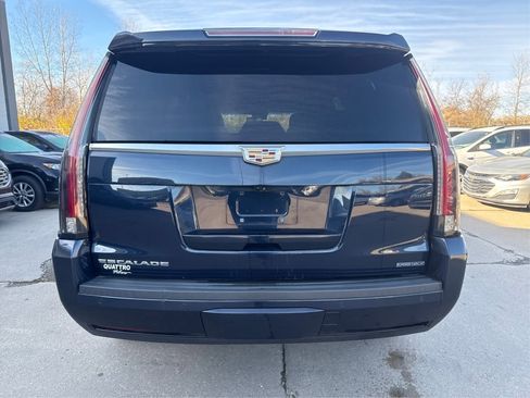 Used 2019 Cadillac Escalade Luxury image 16