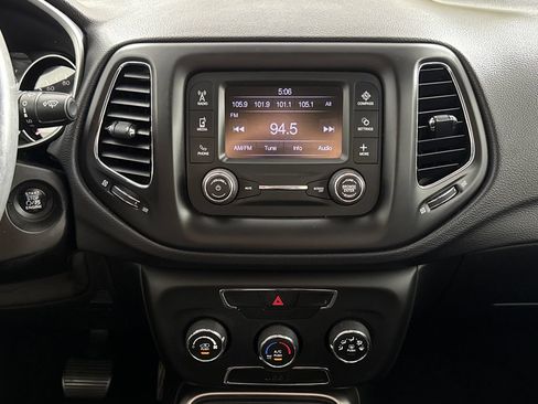 Used 2018 Jeep Compass Latitude FWD image 17