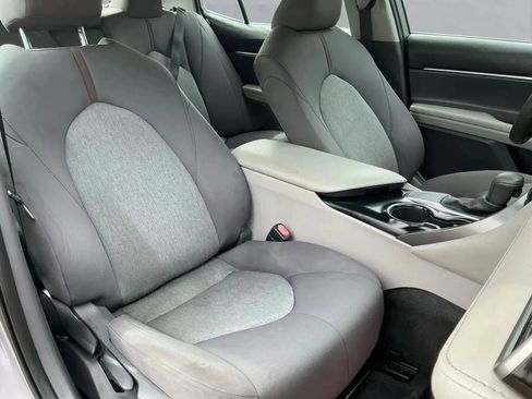 Used 2020 Toyota Camry LE w/ Carpet Mat Package image 22