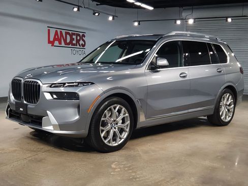 Used 2025 BMW X7 xDrive40i image 3