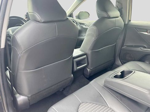 Used 2018 Toyota Camry SE FWD image 17