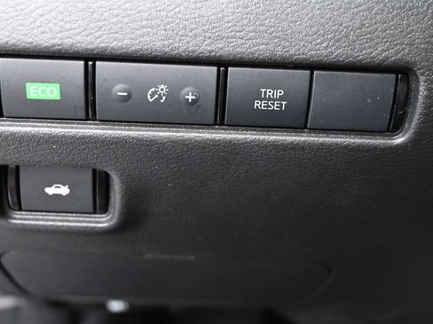 Used 2024 Nissan Sentra SV FWD image 13
