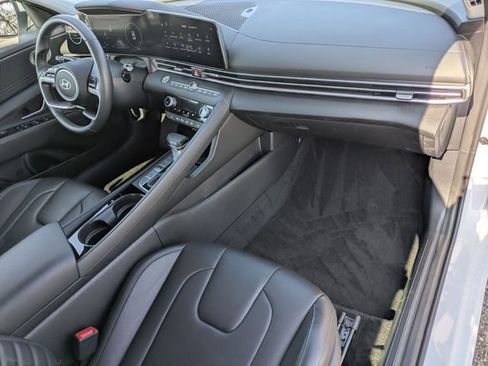 Certified 2024 Hyundai Elantra Limited image 19