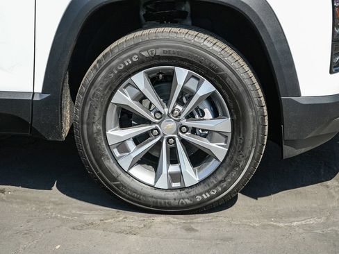 New 2026 Chevrolet Equinox LT w/ Convenience Package II FWD image 10
