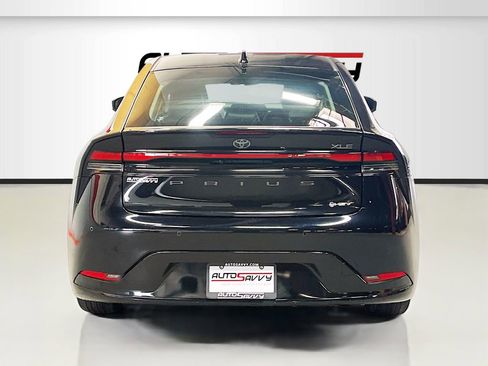 Used 2023 Toyota Prius XLE image 6