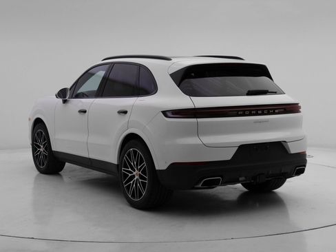 Used 2025 Porsche Cayenne AWD/4WD image 3