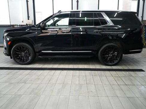Used 2023 Cadillac Escalade Premium Luxury AWD/4WD image 4