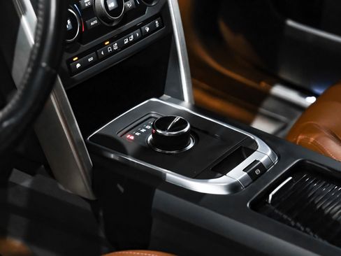 Used 2017 Land Rover Discovery Sport HSE Luxury image 26