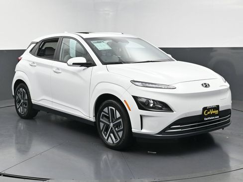 Used 2023 Hyundai Kona SEL image 3