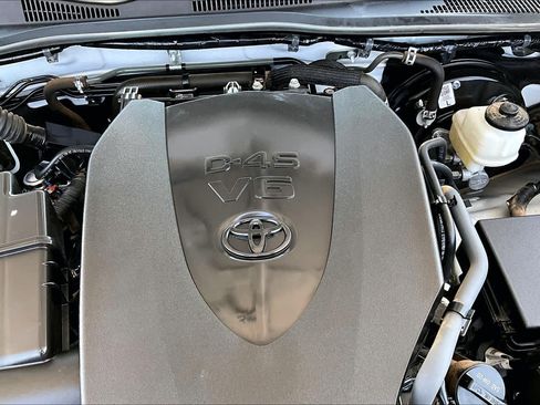 Used 2022 Toyota Tacoma SR5 RWD image 32