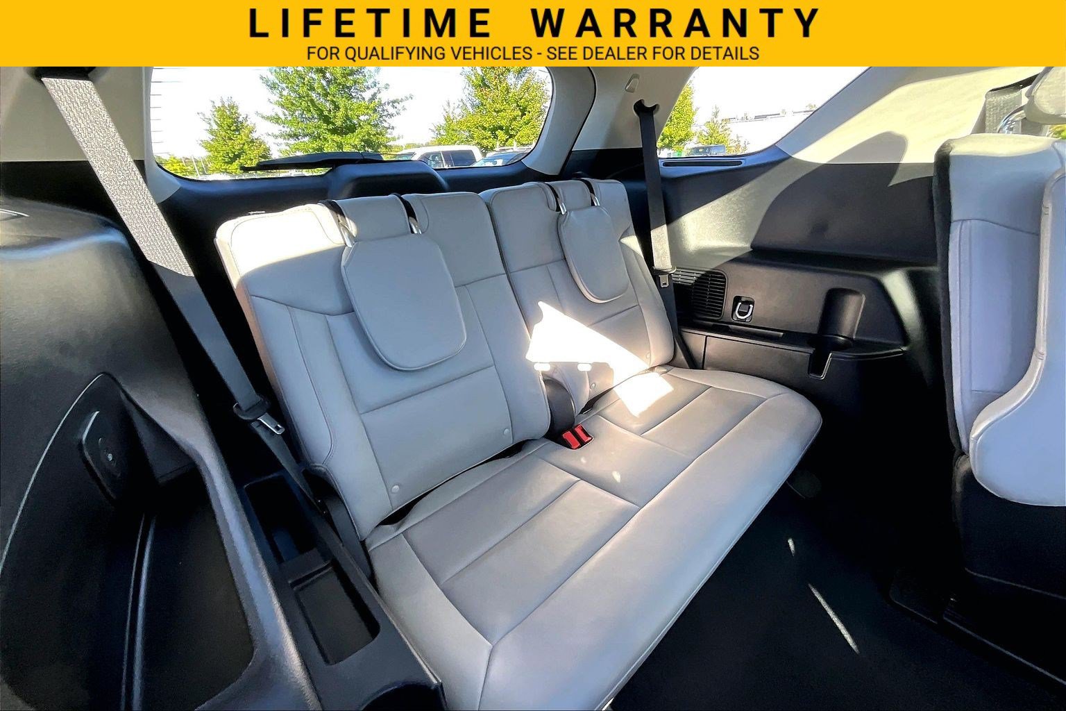 Used 2025 Ford Explorer Active w/ Active Comfort Package AWD/4WD image 30