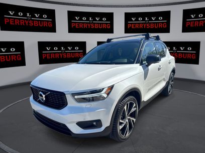 Used 2022 Volvo XC40 T5 R-Design w/ Advanced Package