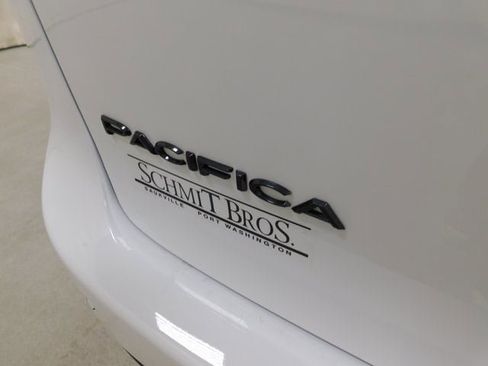 New 2026 Chrysler Pacifica Select image 13