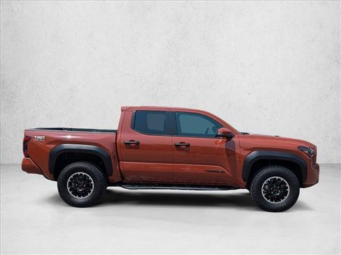 Used 2025 Toyota Tacoma TRD Off-Road w/ TRD Off Road Upgrade Package AWD/4WD image 4