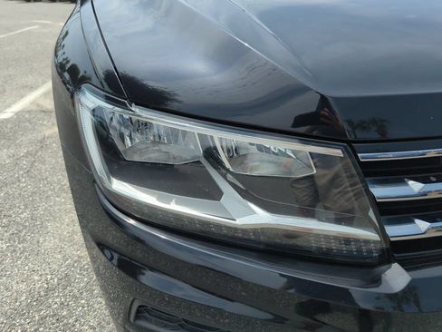 Used 2020 Volkswagen Tiguan SEL AWD/4WD image 17