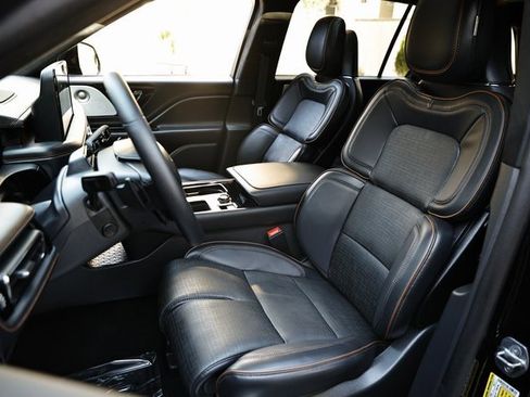 Used 2025 Lincoln Aviator Black Label w/ Jet Appearance Package image 22