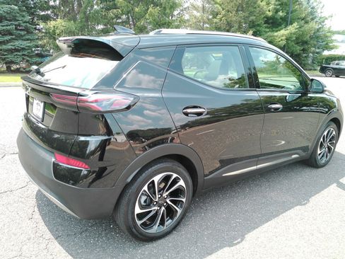 Used 2023 Chevrolet Bolt EUV Premier w/ Sun & Sound Package FWD image 6