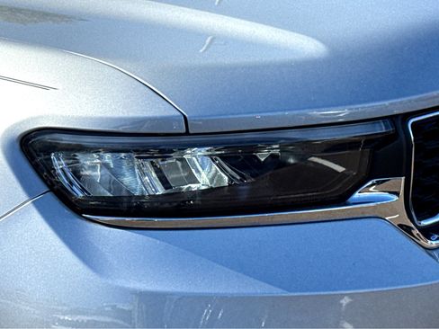 Used 2023 Jeep Grand Cherokee Laredo image 5