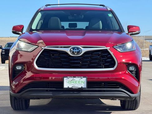 Used 2022 Toyota Highlander XLE image 6
