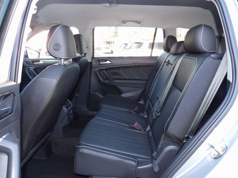 Used 2022 Volkswagen Tiguan SE image 4