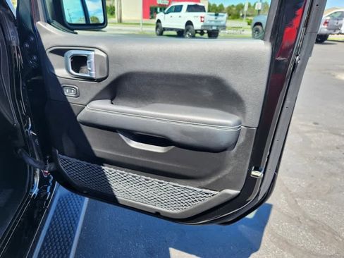 Used 2023 Jeep Wrangler Sahara w/ Cold Weather Group image 10