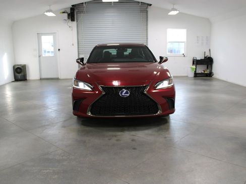 Used 2022 Lexus ES 300h F Sport image 3