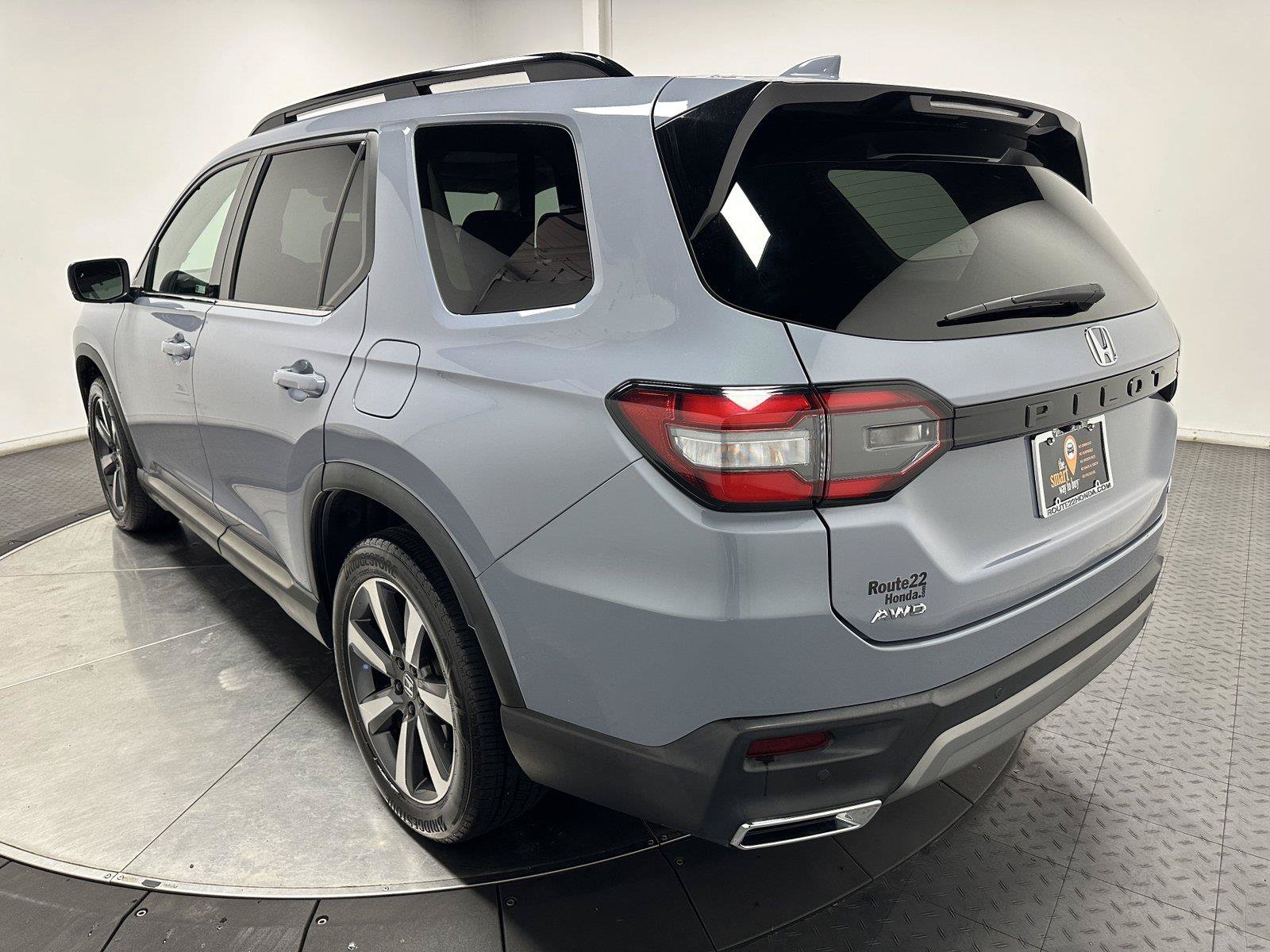 Certified 2024 Honda Pilot Touring image 9
