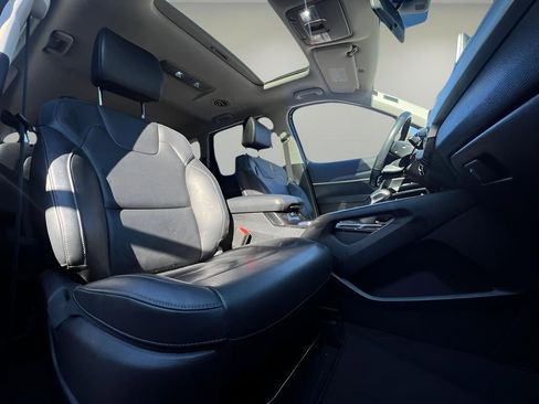 Used 2022 Kia Telluride S image 24